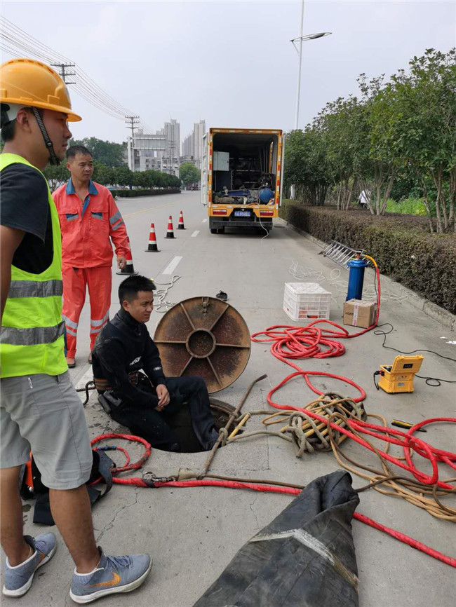 市政雨污排水管道疏通清淤，管道清洗养护，避免暴雨带给城市内涝